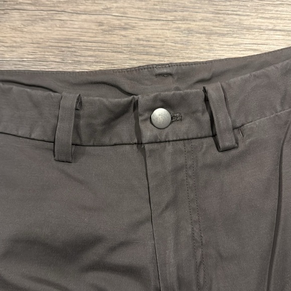 Men’s Lululemonn Commission Shorts - Picture 7 of 7